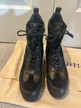 Authentic— Louis VuittonDesigner Black Monogram Lace-Up Platform Boots